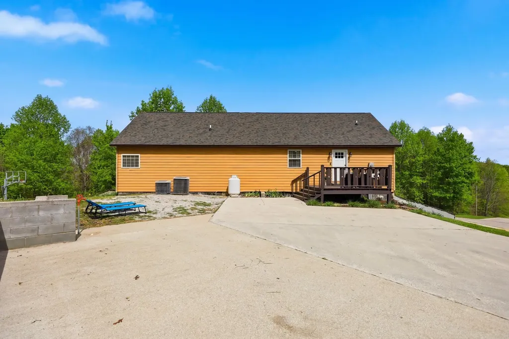 60 Crooked Hill Road London KY 40741