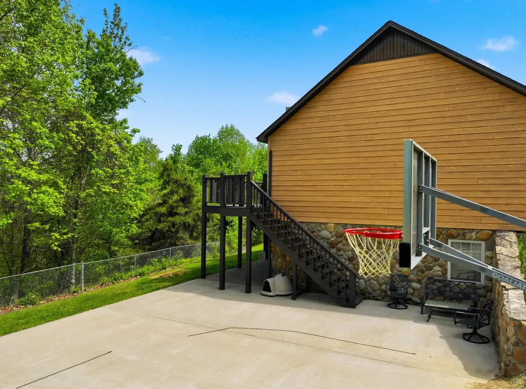 60 Crooked Hill Road London KY 40741