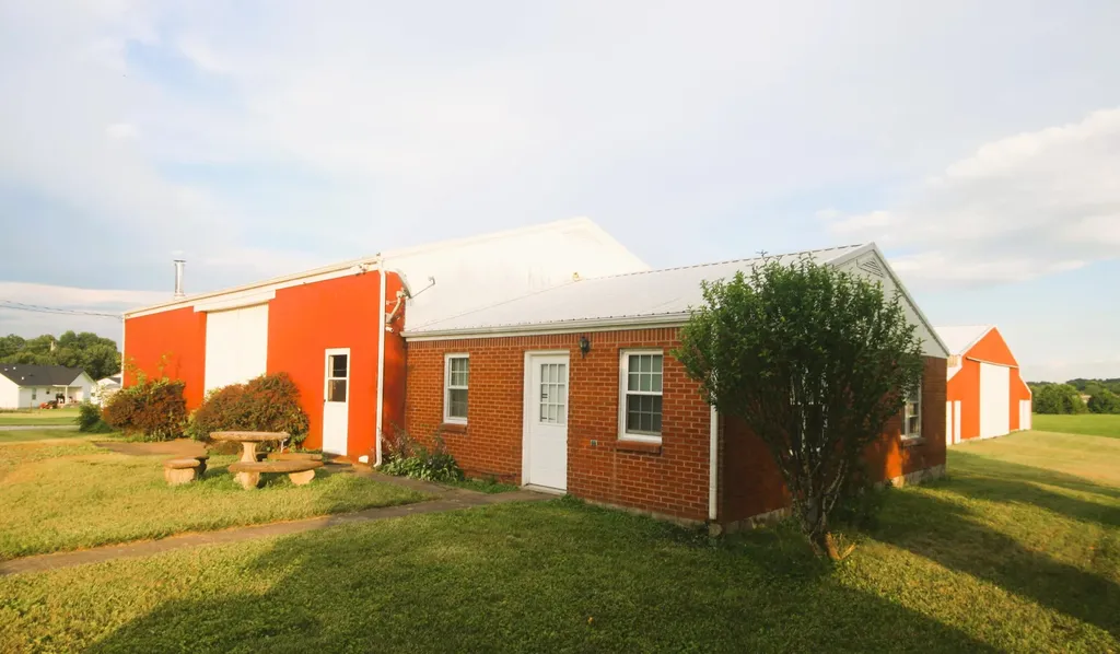 5689 State Highway 290 Mckee KY 40447
