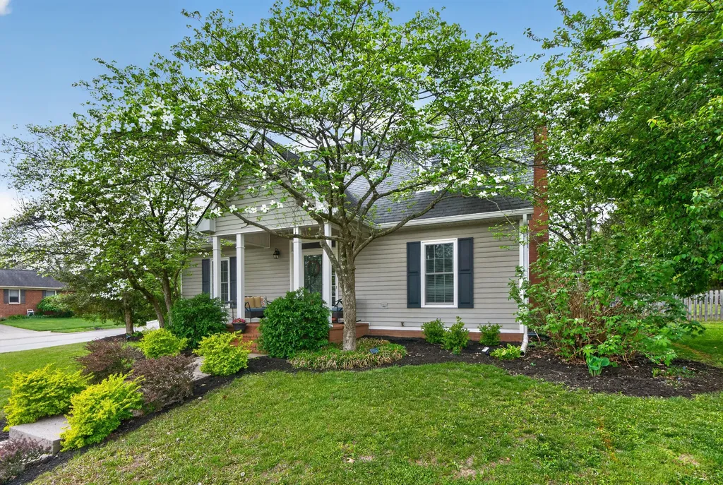 1055 Forest Lake Drive Lexington KY 40515