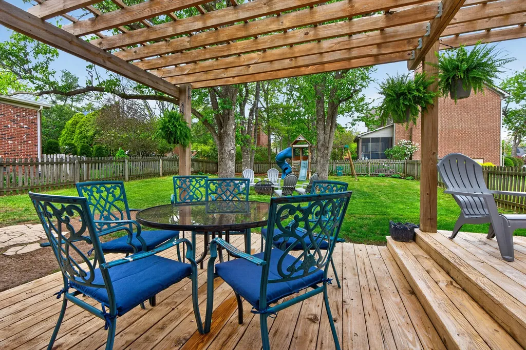 1055 Forest Lake Drive Lexington KY 40515