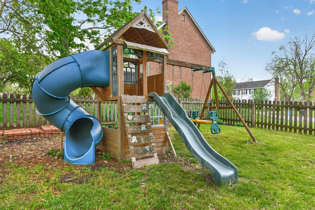 1055 Forest Lake Drive Lexington KY 40515