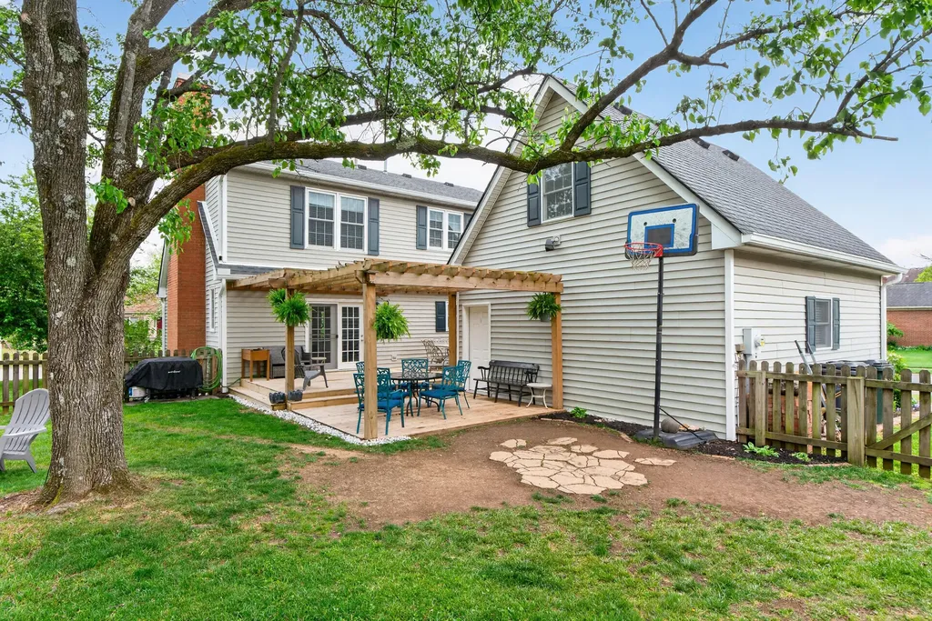 1055 Forest Lake Drive Lexington KY 40515