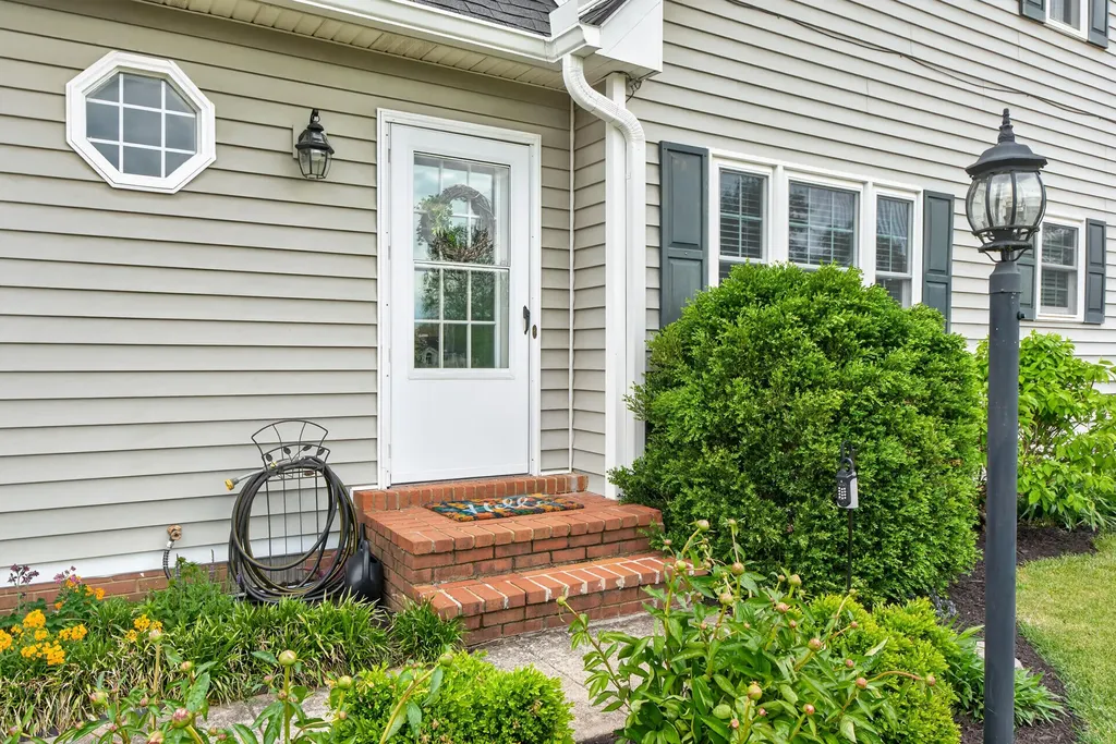 1055 Forest Lake Drive Lexington KY 40515