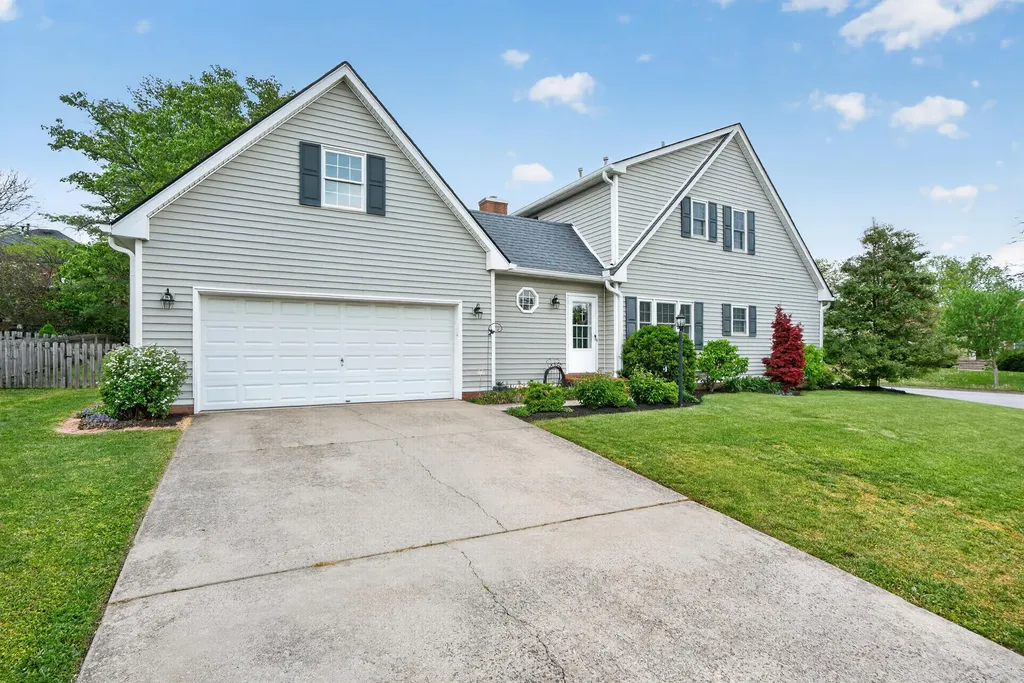 1055 Forest Lake Drive Lexington KY 40515