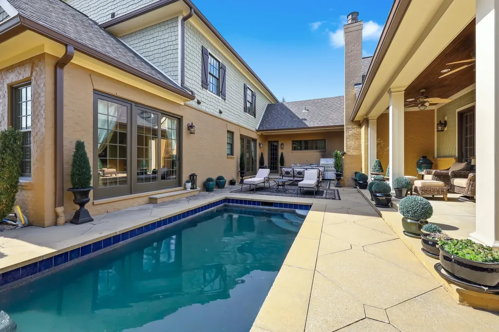 3025 Bobwhite Trail Lexington KY 40509