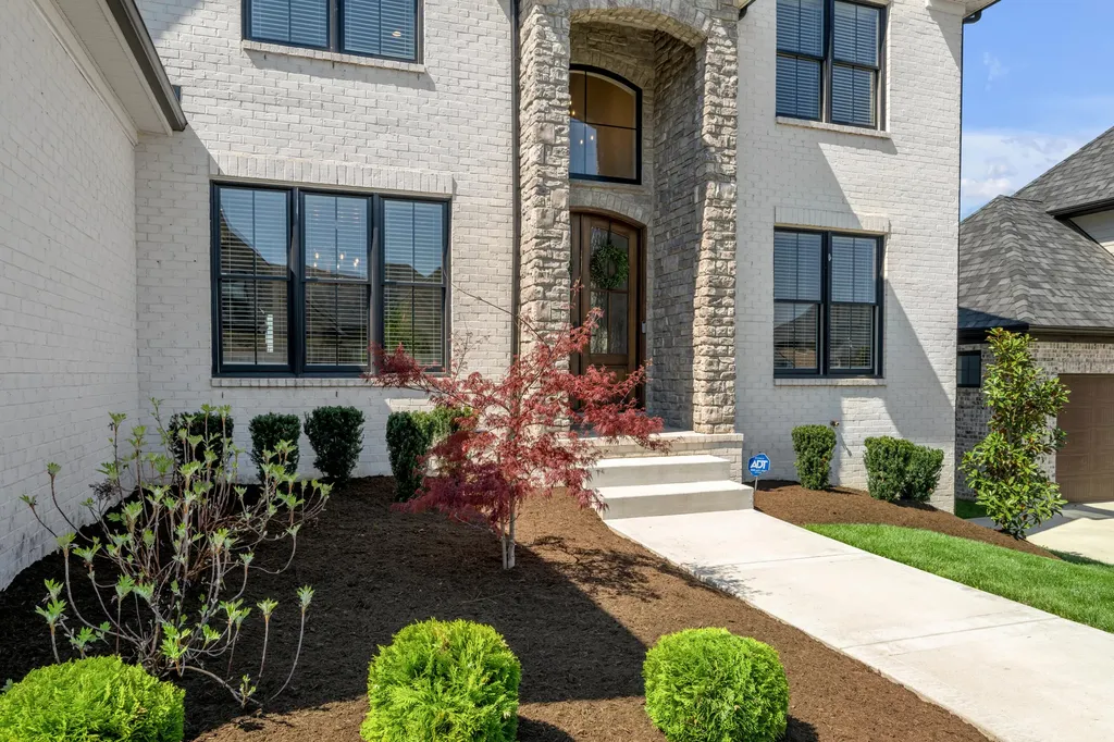 2429 Lorenzo Way Lexington KY 40509