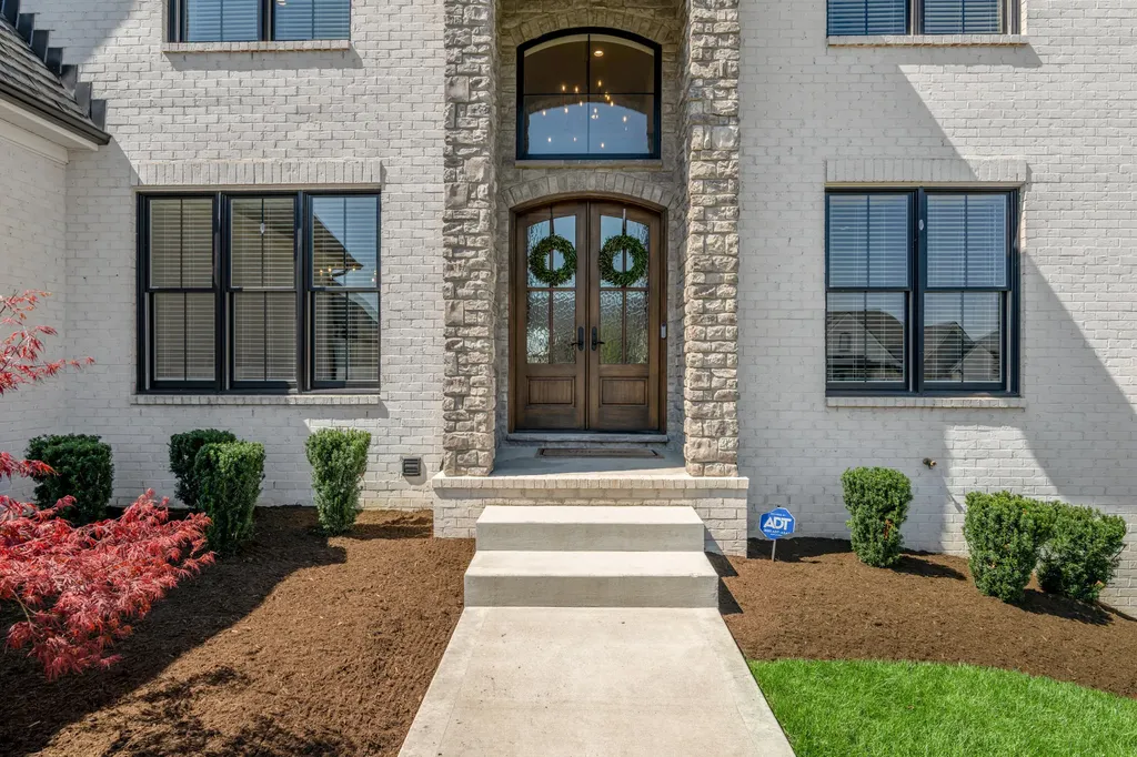 2429 Lorenzo Way Lexington KY 40509