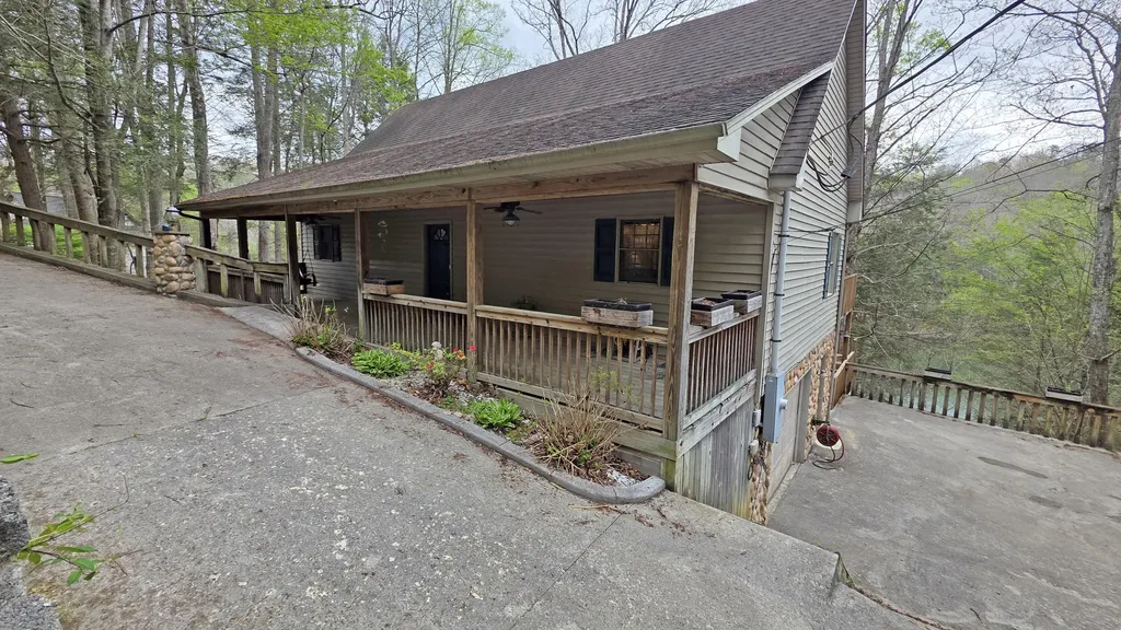 1264 Lake Road London KY 40741
