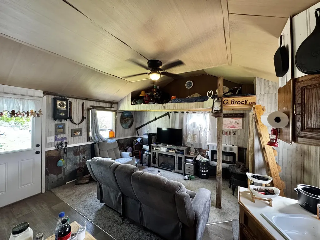 6895 Kentucky 643 Crab Orchard KY 40419