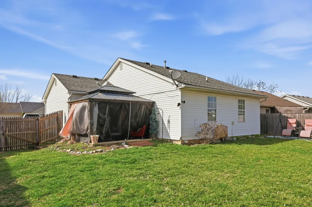 105 Charmac Road Versailles KY 40383