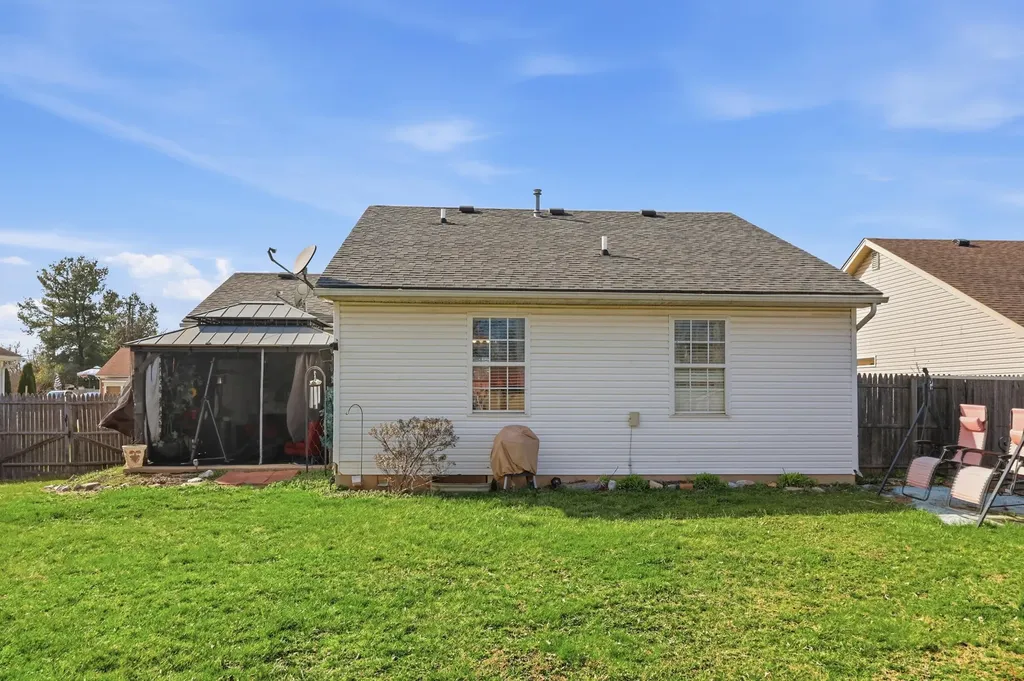 105 Charmac Road Versailles KY 40383