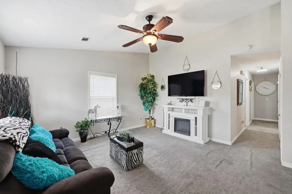 105 Charmac Road Versailles KY 40383