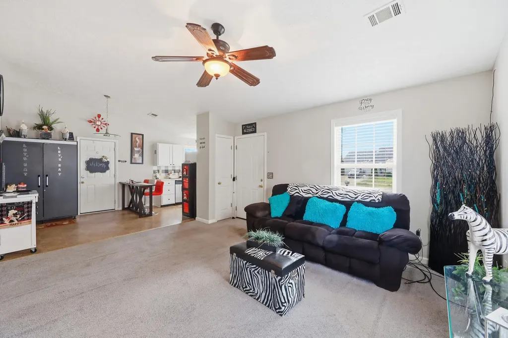 105 Charmac Road Versailles KY 40383