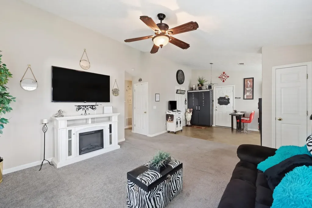 105 Charmac Road Versailles KY 40383