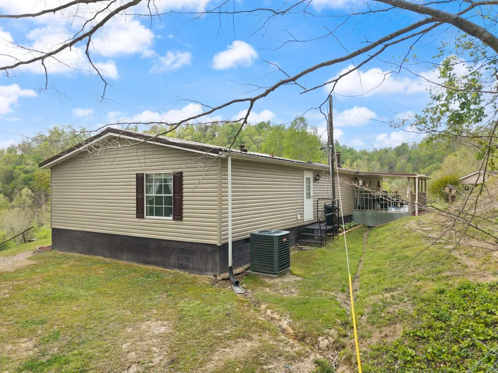 9969 State Highway 581 Paintsville KY 41240