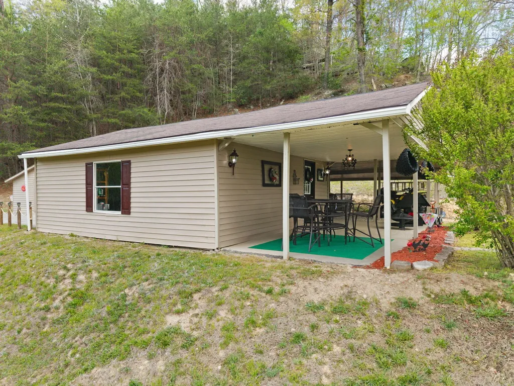 9969 State Highway 581 Paintsville KY 41240