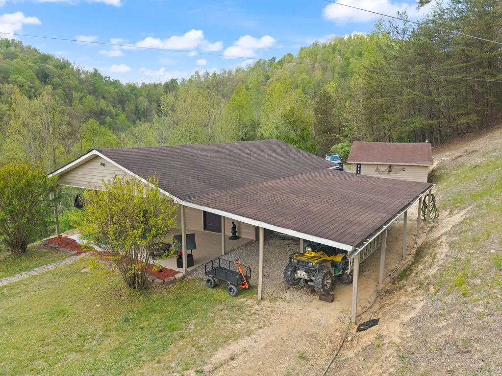 9969 State Highway 581 Paintsville KY 41240