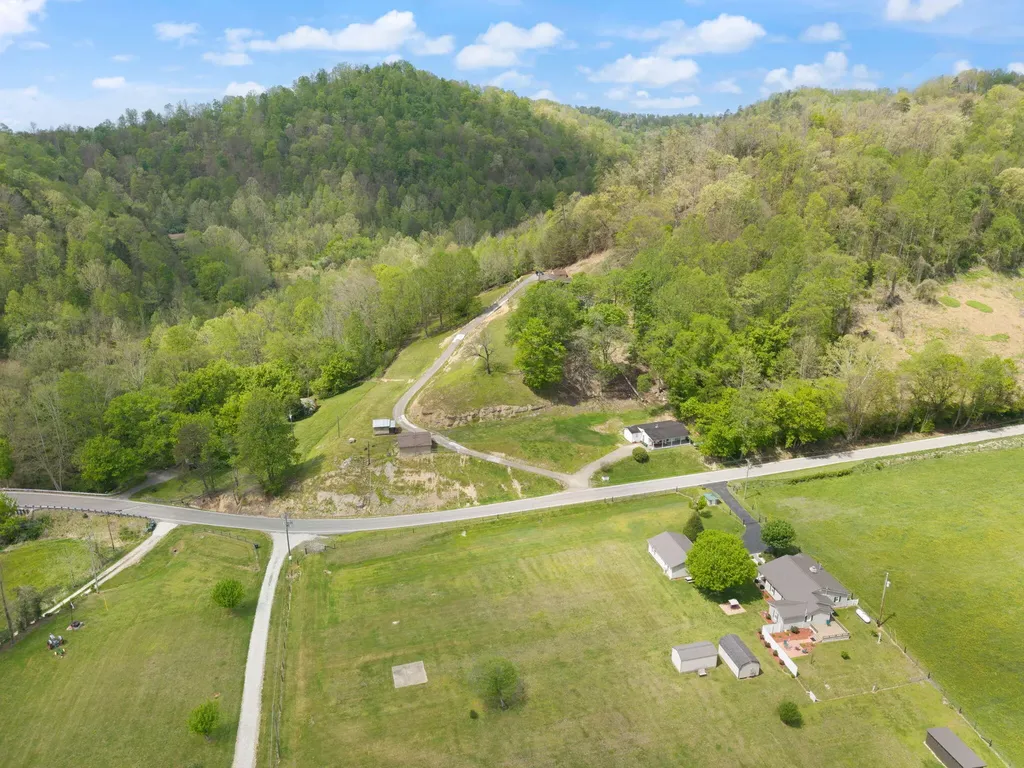 9969 State Highway 581 Paintsville KY 41240