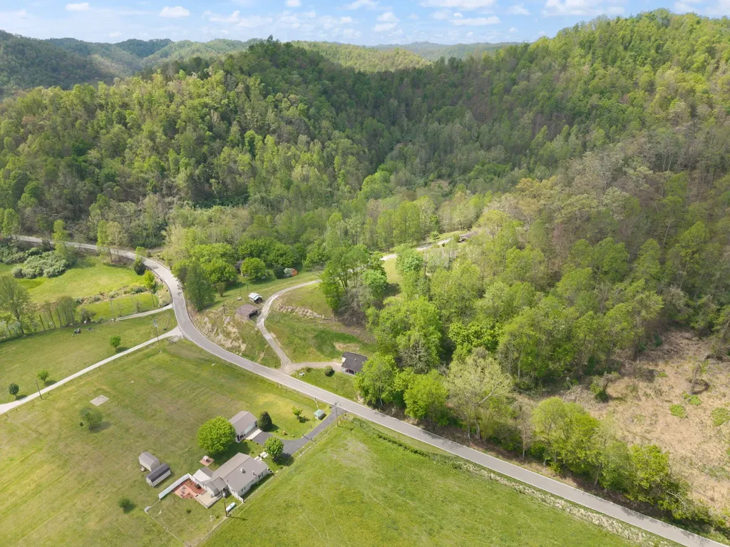 9969 State Highway 581 Paintsville KY 41240