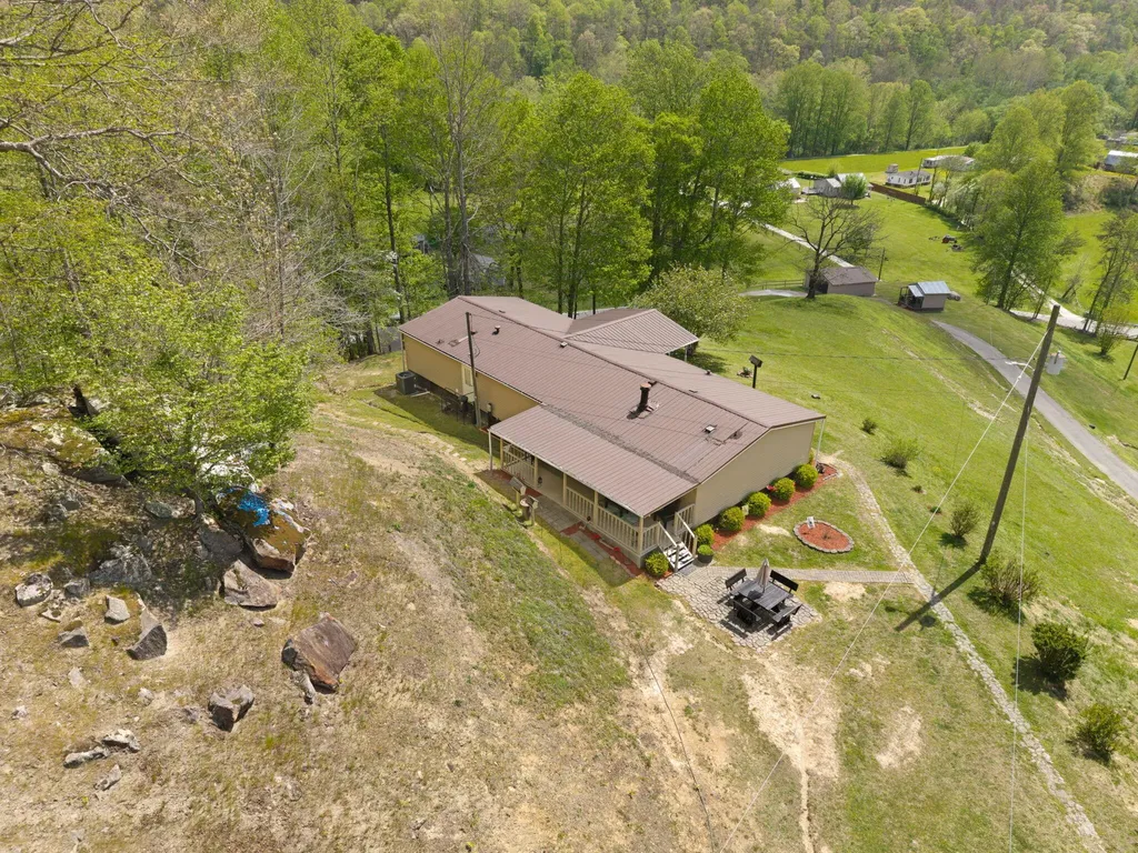 9969 State Highway 581 Paintsville KY 41240