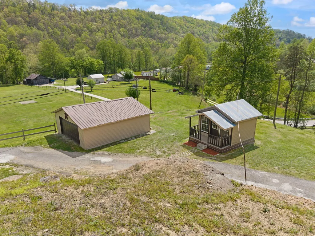 9969 State Highway 581 Paintsville KY 41240
