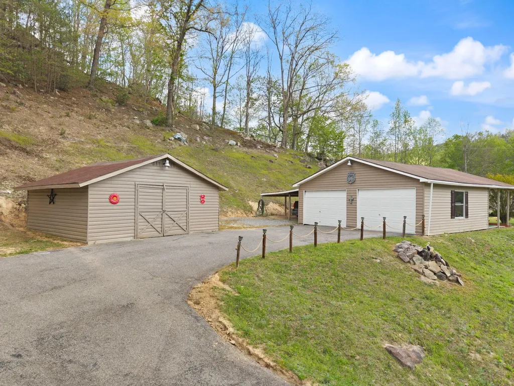 9969 State Highway 581 Paintsville KY 41240
