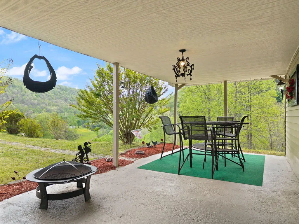 9969 State Highway 581 Paintsville KY 41240