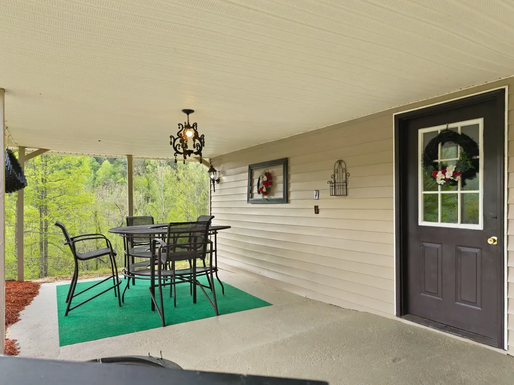 9969 State Highway 581 Paintsville KY 41240