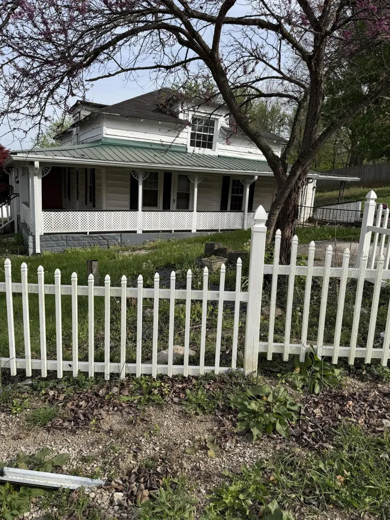 695 W Main Street Mt Vernon KY 40456