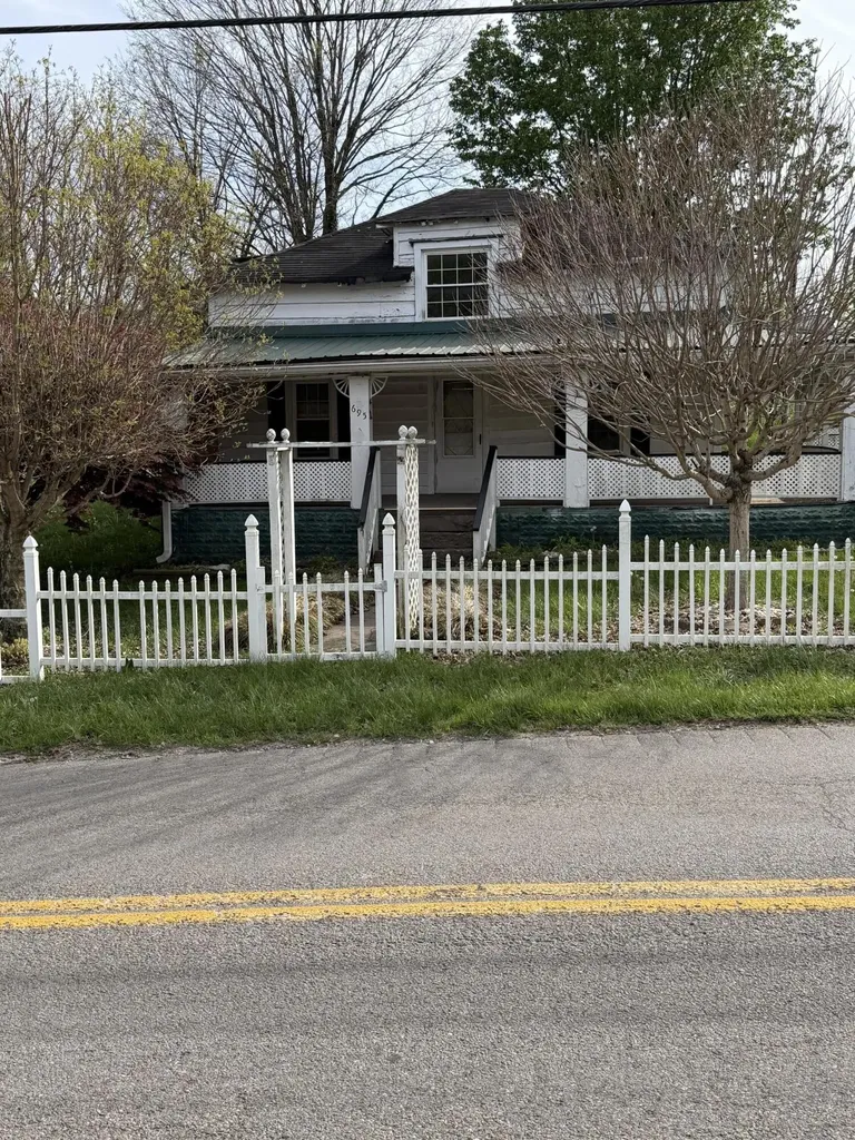 695 W Main Street Mt Vernon KY 40456