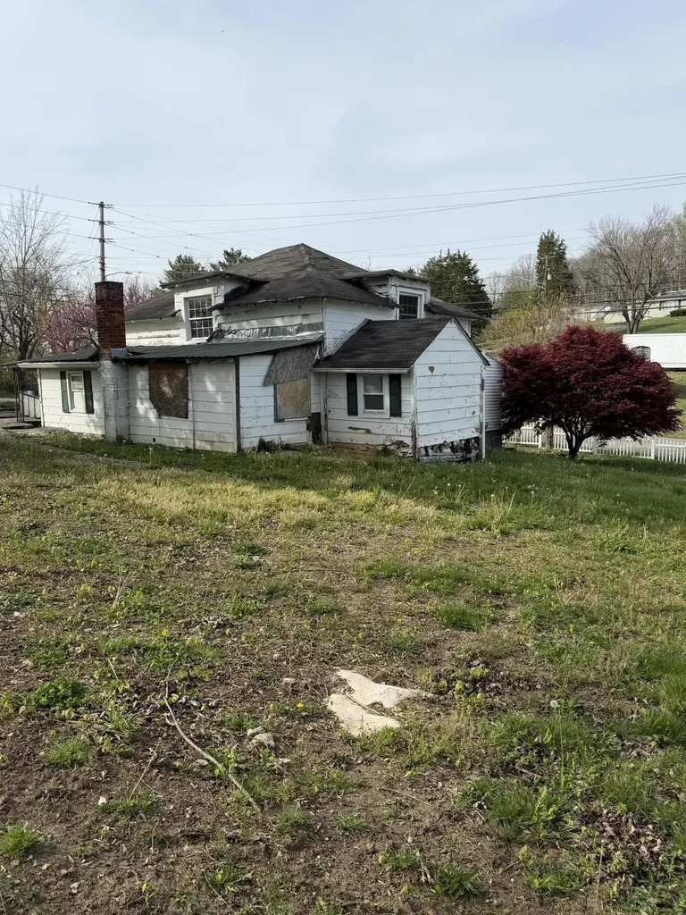 695 W Main Street Mt Vernon KY 40456