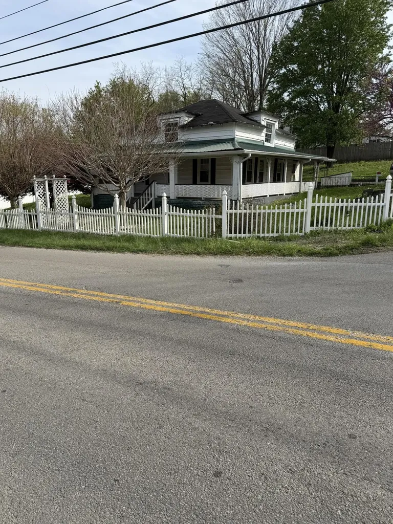 695 W Main Street Mt Vernon KY 40456