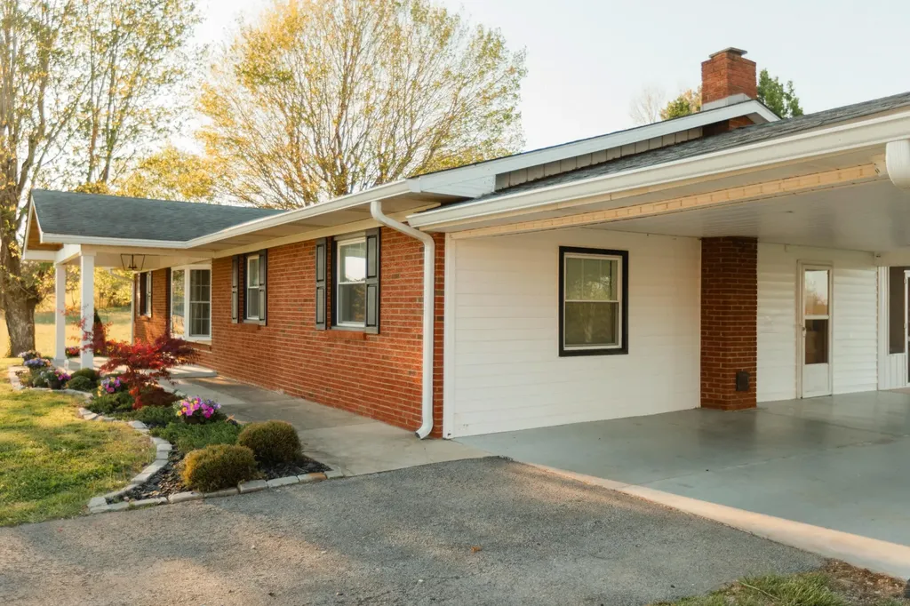 734 E Old Norwood Road Science Hill KY 42553