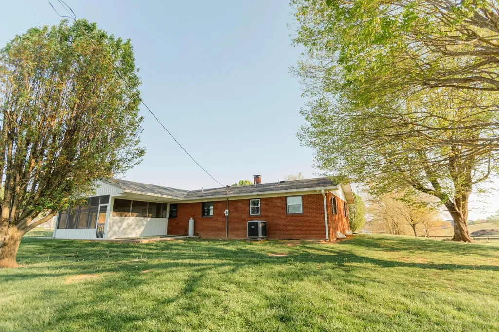 734 E Old Norwood Road Science Hill KY 42553