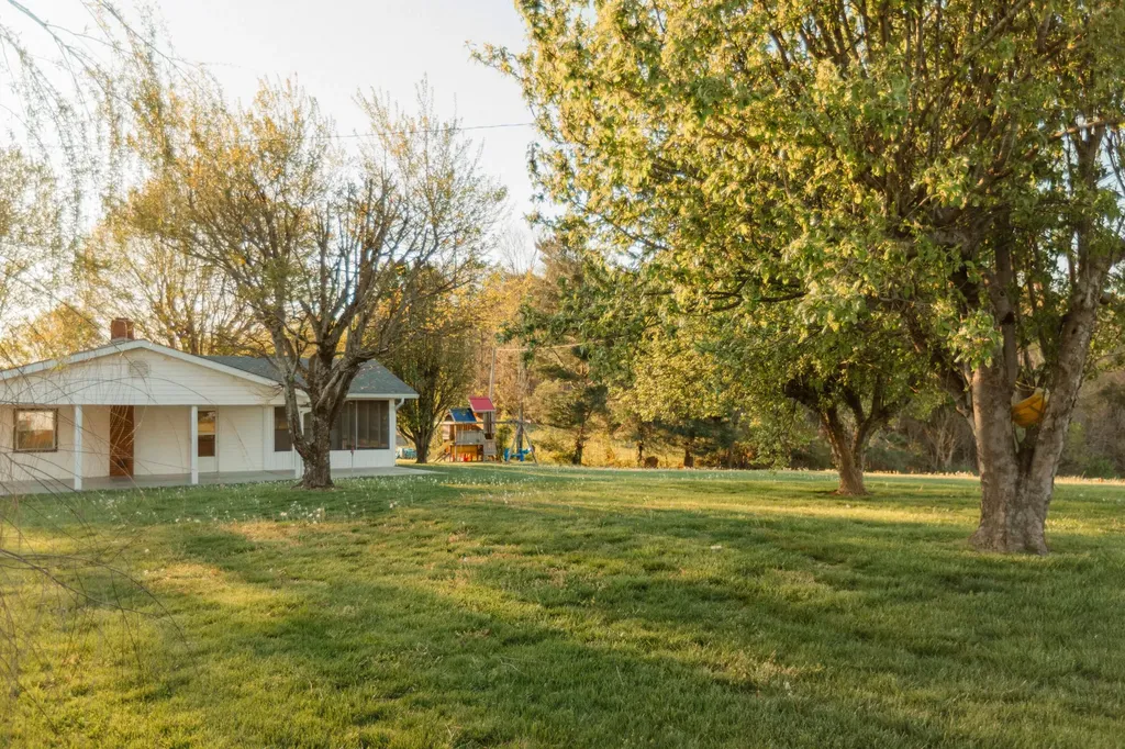 734 E Old Norwood Road Science Hill KY 42553