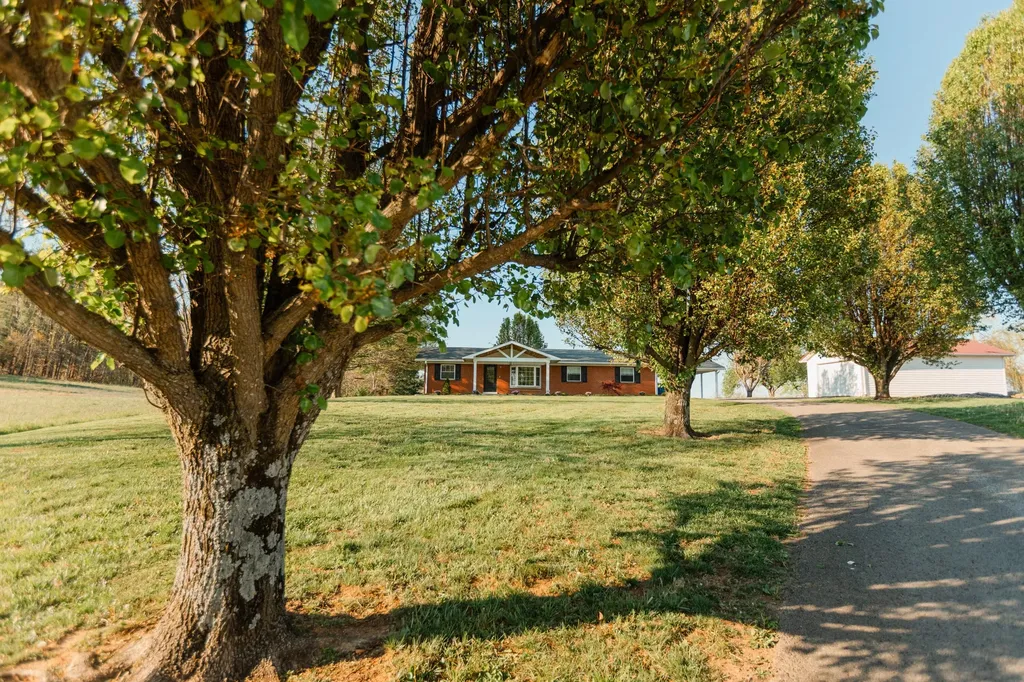 734 E Old Norwood Road Science Hill KY 42553