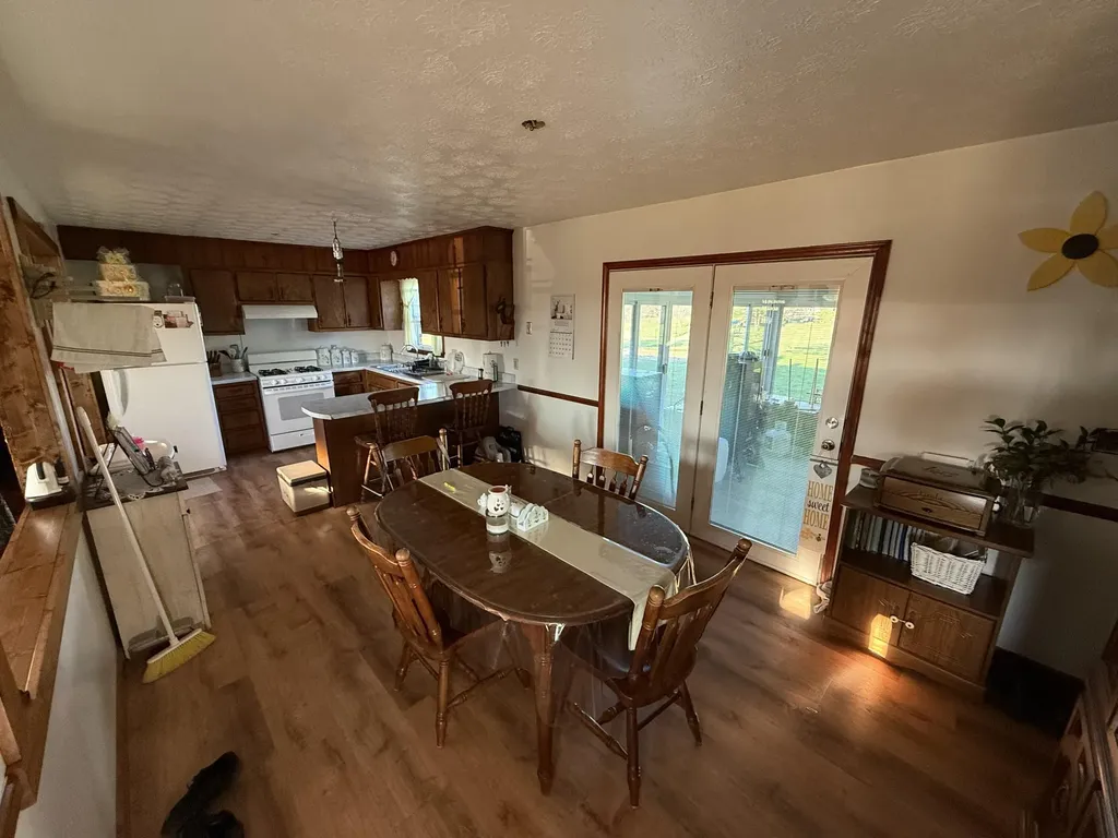 1710 Kentucky 1948 Waynesburg KY 40489