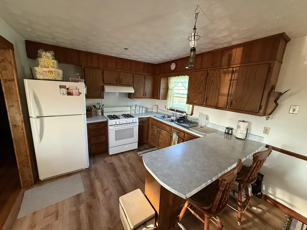 1710 Kentucky 1948 Waynesburg KY 40489
