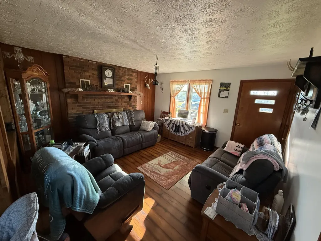 1710 Kentucky 1948 Waynesburg KY 40489