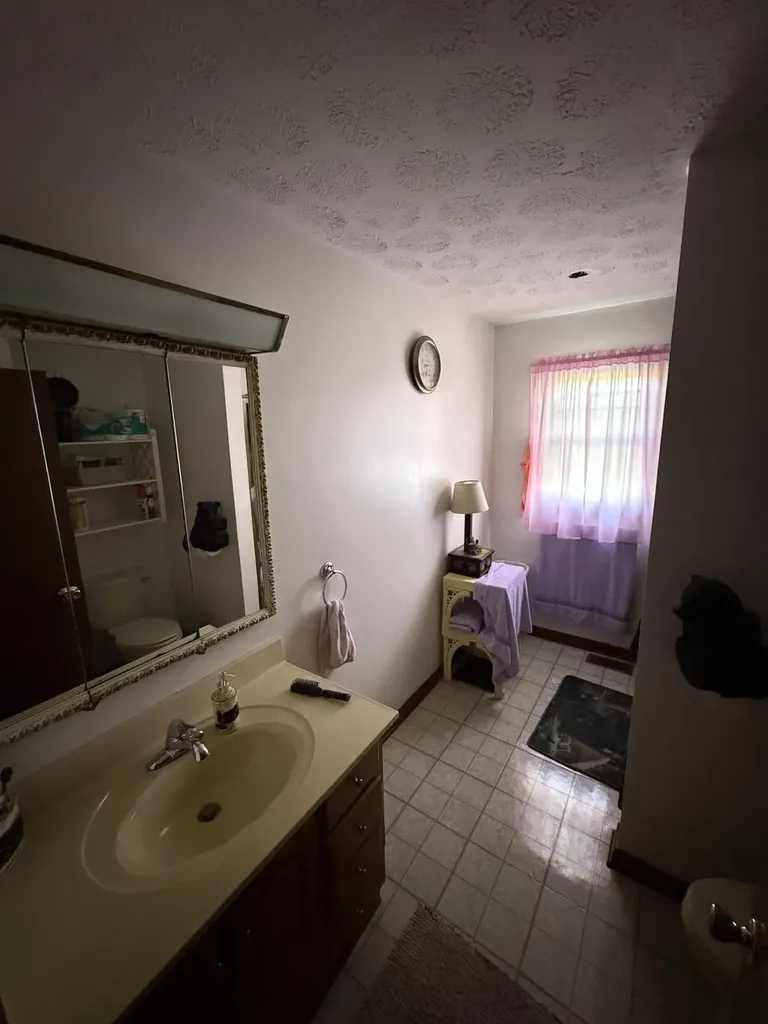 1710 Kentucky 1948 Waynesburg KY 40489