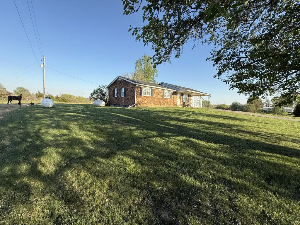 1710 Kentucky 1948 Waynesburg KY 40489