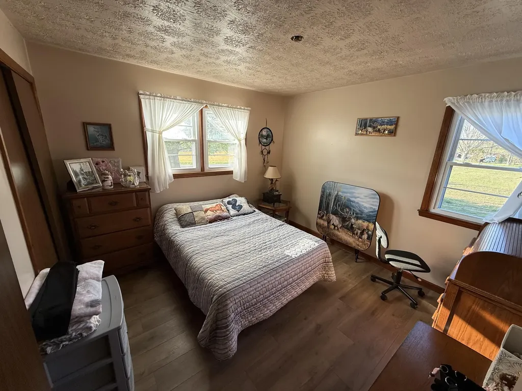 1710 Kentucky 1948 Waynesburg KY 40489
