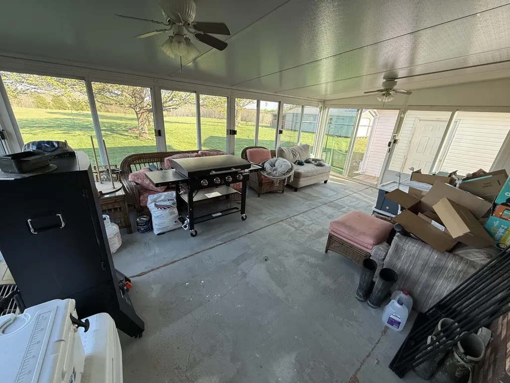 1710 Kentucky 1948 Waynesburg KY 40489