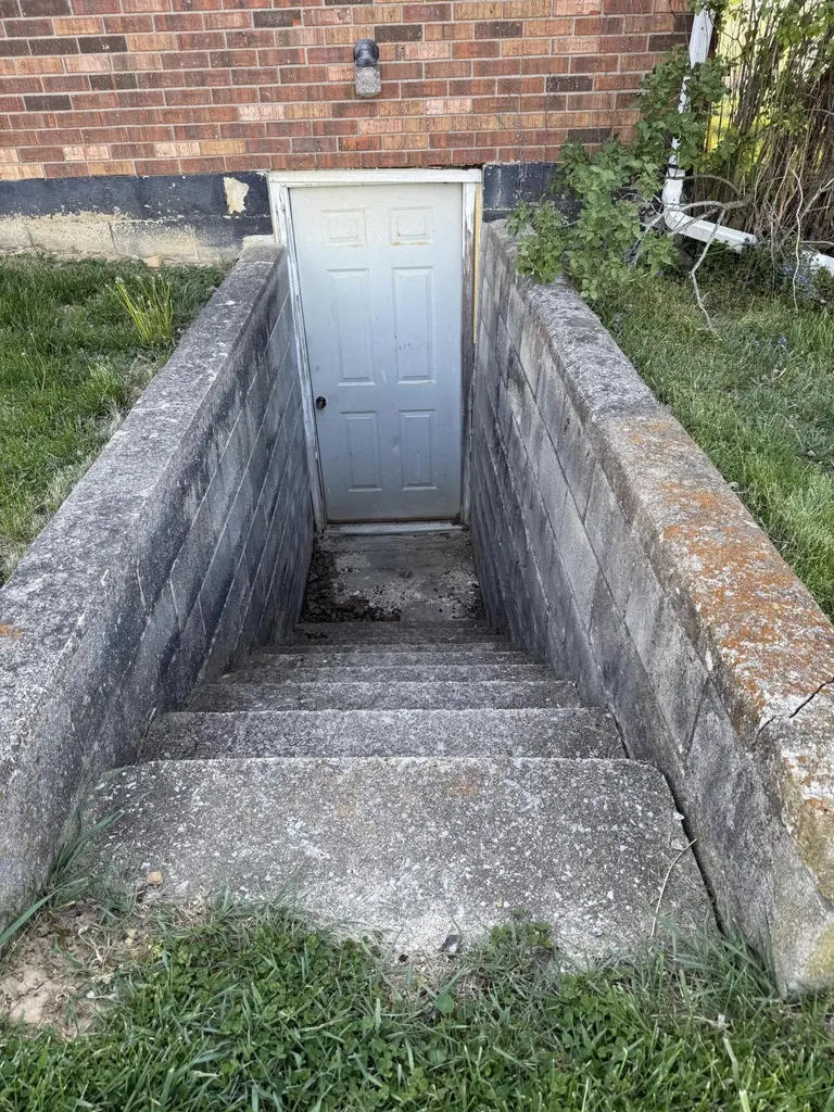 1710 Kentucky 1948 Waynesburg KY 40489