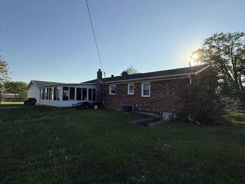 1710 Kentucky 1948 Waynesburg KY 40489