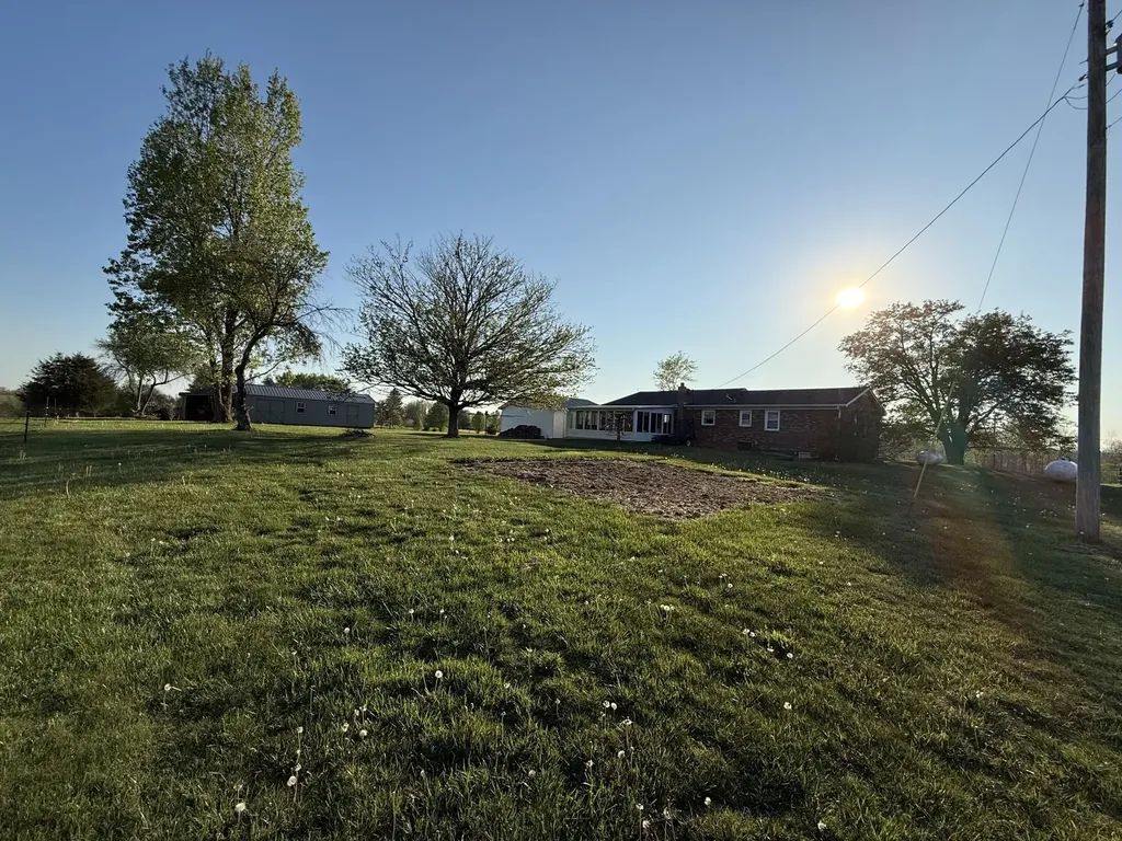 1710 Kentucky 1948 Waynesburg KY 40489