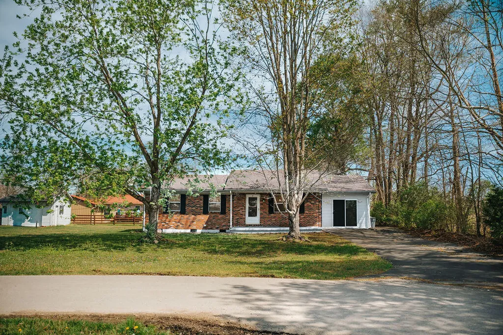 88 Howell Lane Clay City KY 40312