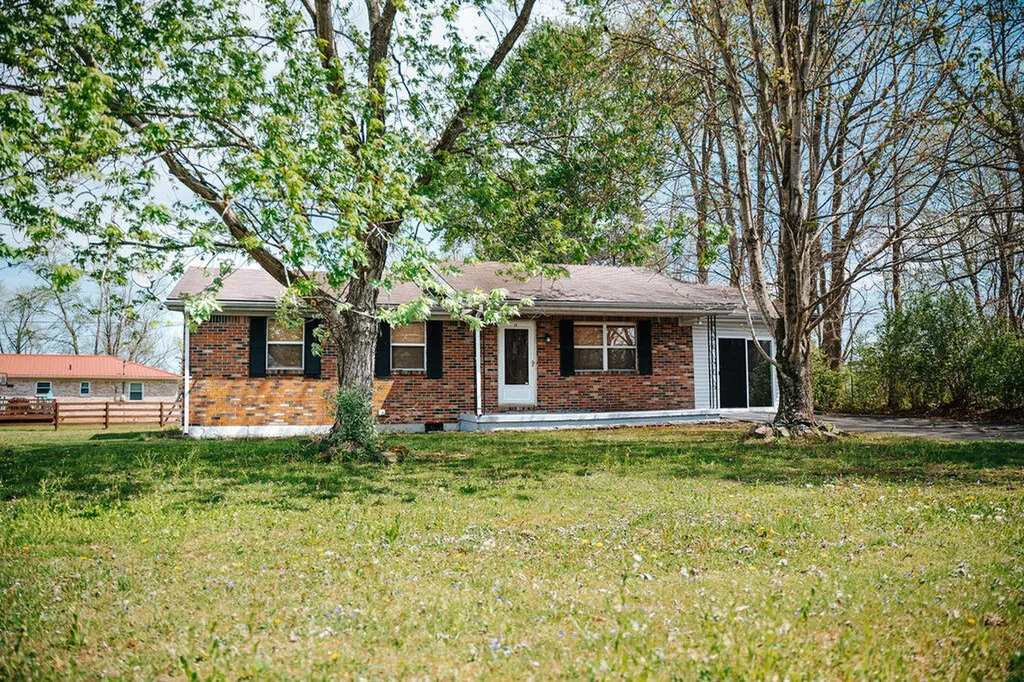 88 Howell Lane Clay City KY 40312