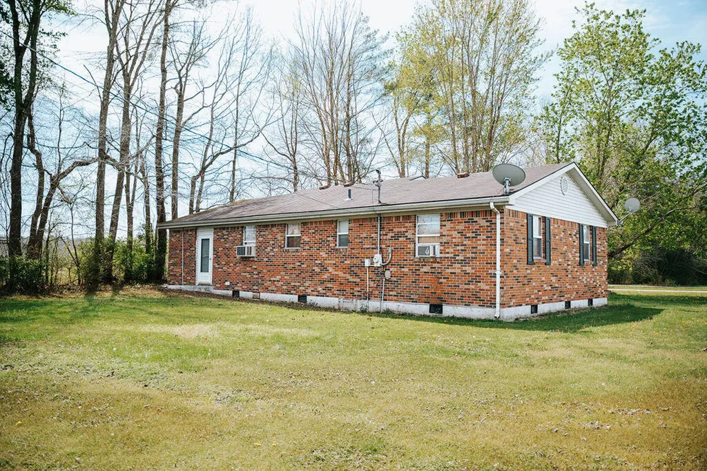 88 Howell Lane Clay City KY 40312